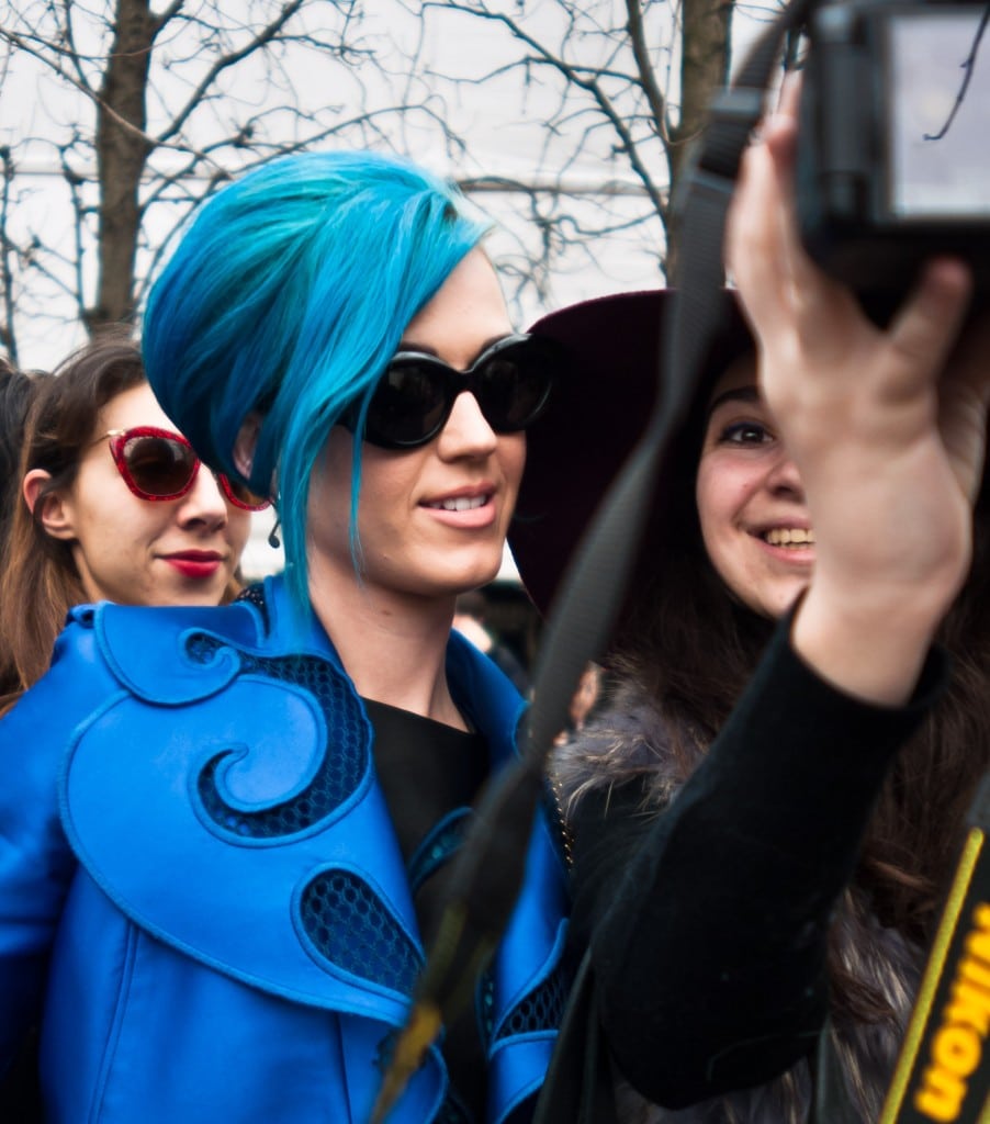  Katy Perry Wears a Classic Bun at YSL Fashion Show  