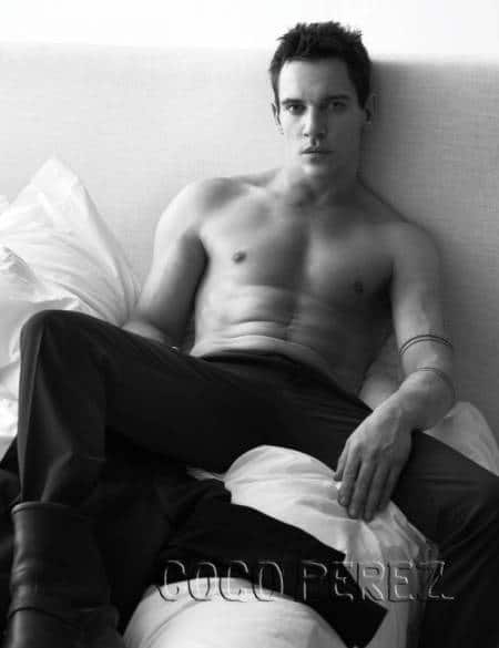 Pillow tweets Pillow tweets: Hot naked celebrities via W magazine will make you salivate.