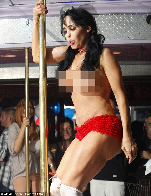 article-2174314-1415941E000005DC-259_634x823