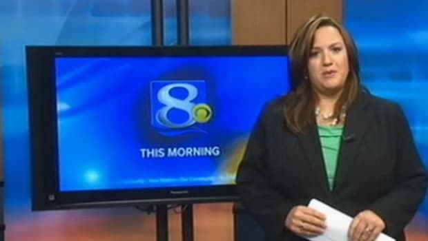 News anchor responds on air to viewers who think she's too fat for TV.