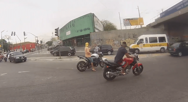 Brazilian undercover cop shoots man dead attempting to steal motorbike.