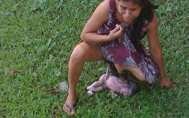 Mexican mother gives birth on the lawn