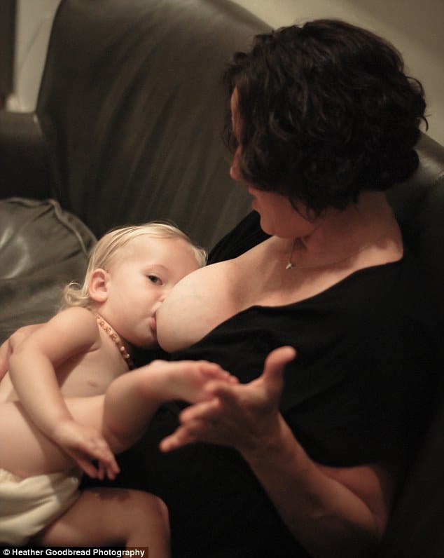 Breastfeeding selflies 