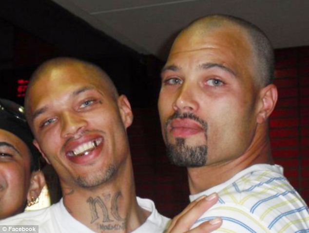 Jeremy Meeks Model Prisoner Becomes Internet Meme Sorry Hes Married