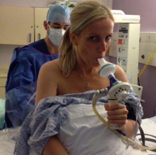 Lyndsey Thomas post live updates on twitter whilst giving birth