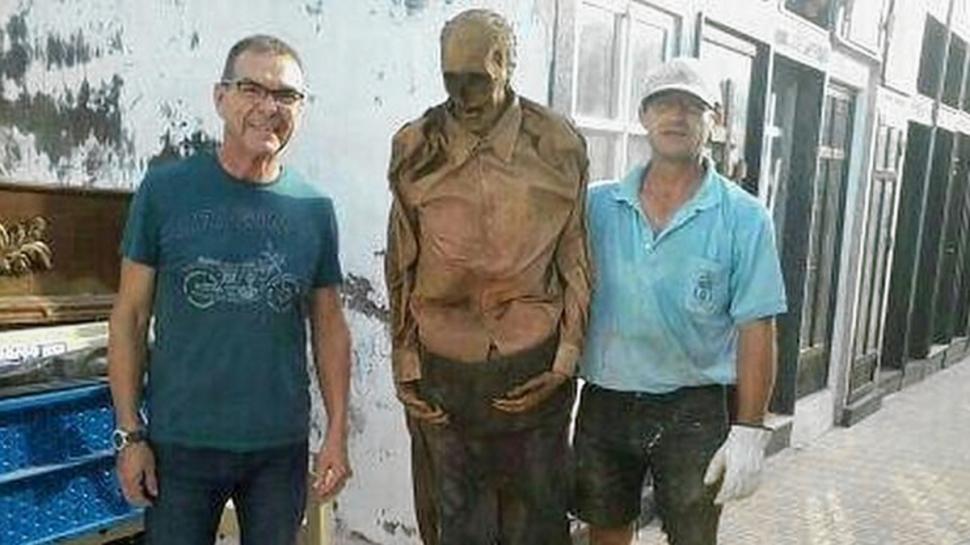  Spanish gravedigger suspended after posing picture with exhumed corpse