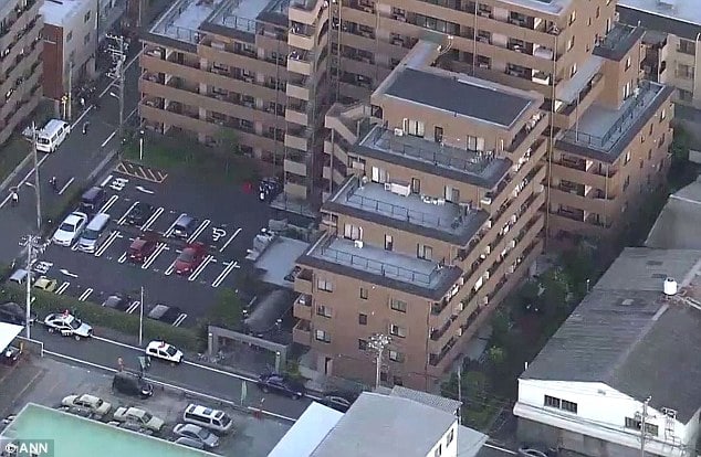 Two Japanese schoolgirls commit suicide by jumping off building