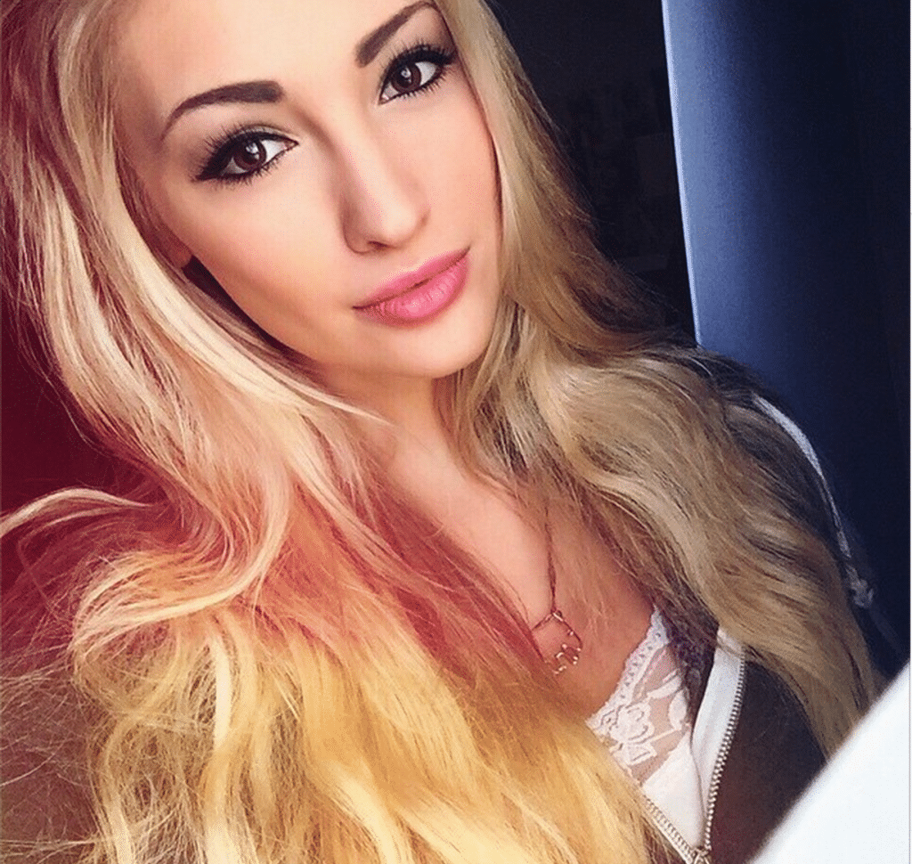 How Anna Faith Carlson Teen Who Looks Like Elsa From Frozen Became A