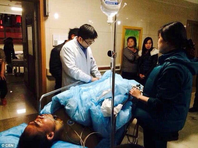 Chinese construction worker breaks all four limbs