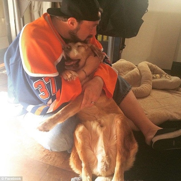  Director Kevin Smith dying dog