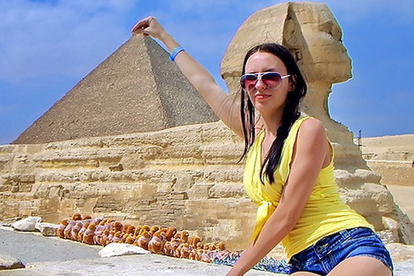 Pictures Egyptian Authorities Investigate Porn Film Made At Site Of Giza Pyramids And Sphinx