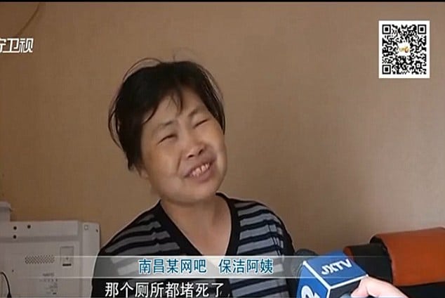 Chinese woman gives birth at internet cafe