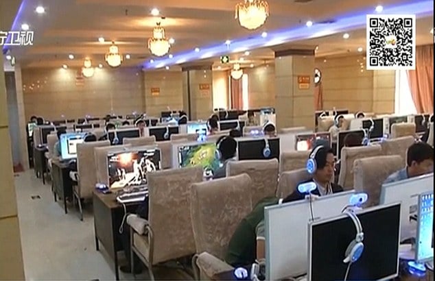 Chinese woman gives birth at internet cafe