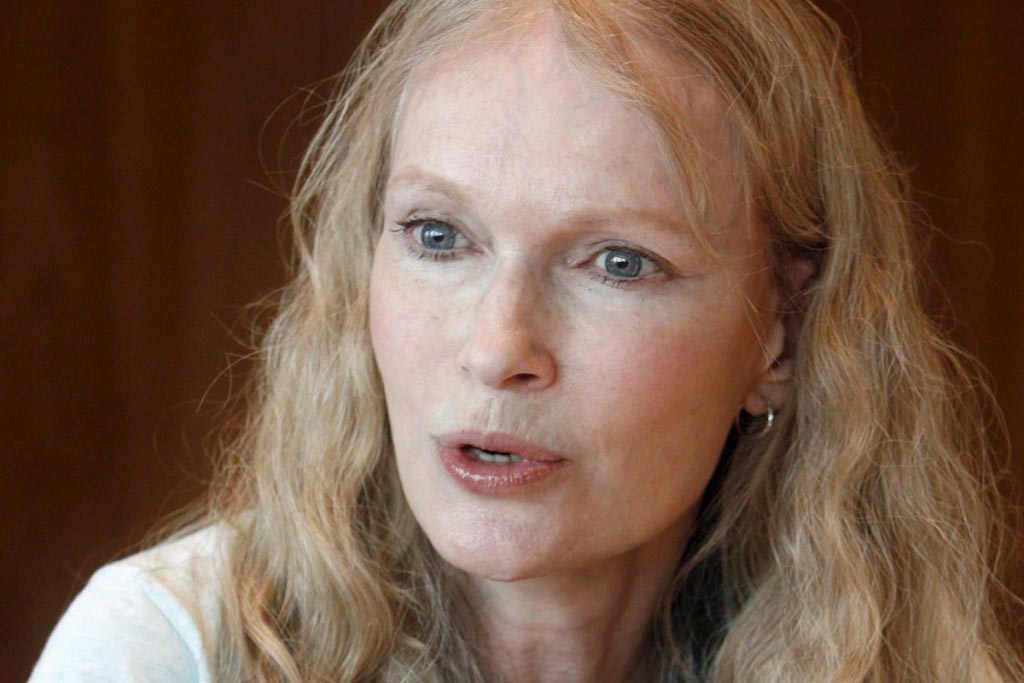 Mia Farrow tweets Walter Palmer's address