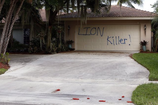 Walter Palmer’s Florida vacation home vandalized