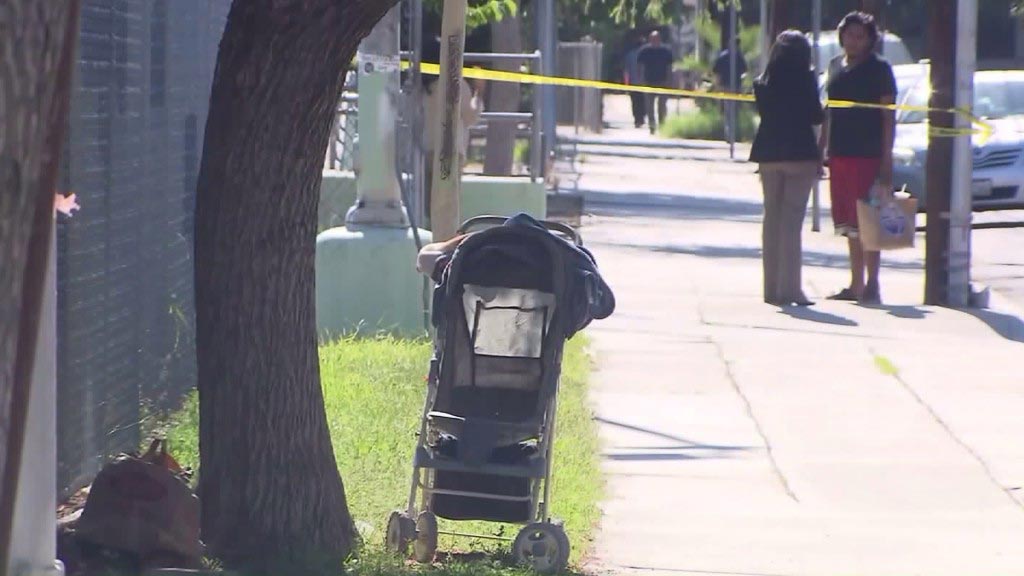 mother abandon new born baby in Los Angeles street