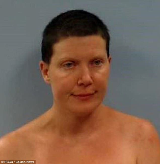 Jennifer Lien, Star Trek actress exposes herself naked 