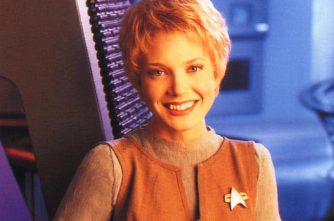 Jennifer Lien, Star Trek actress exposes herself naked 