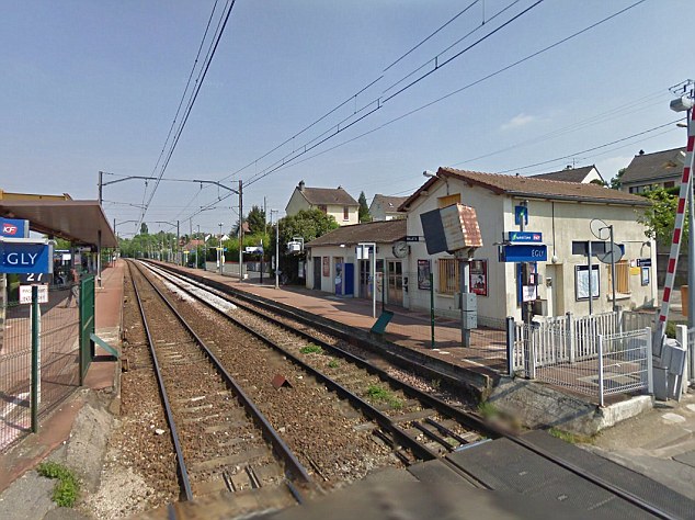 French teen rape victim periscope live streams own suicide