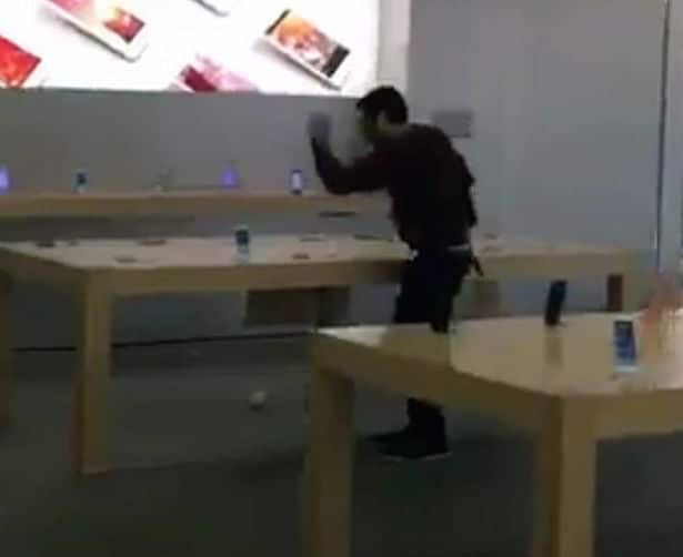 Man walks into French Apple store smashes iPhones