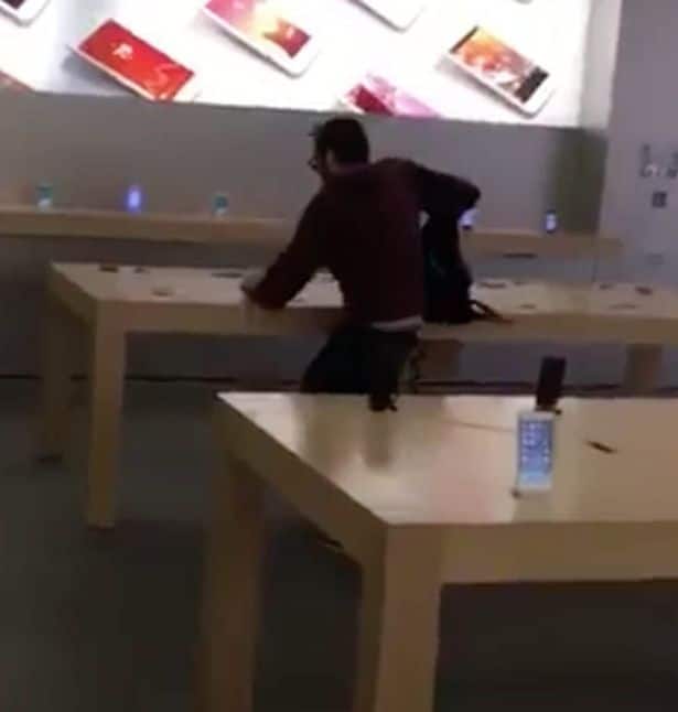 man-walks-into-french-apple-store-smashes-iphones2