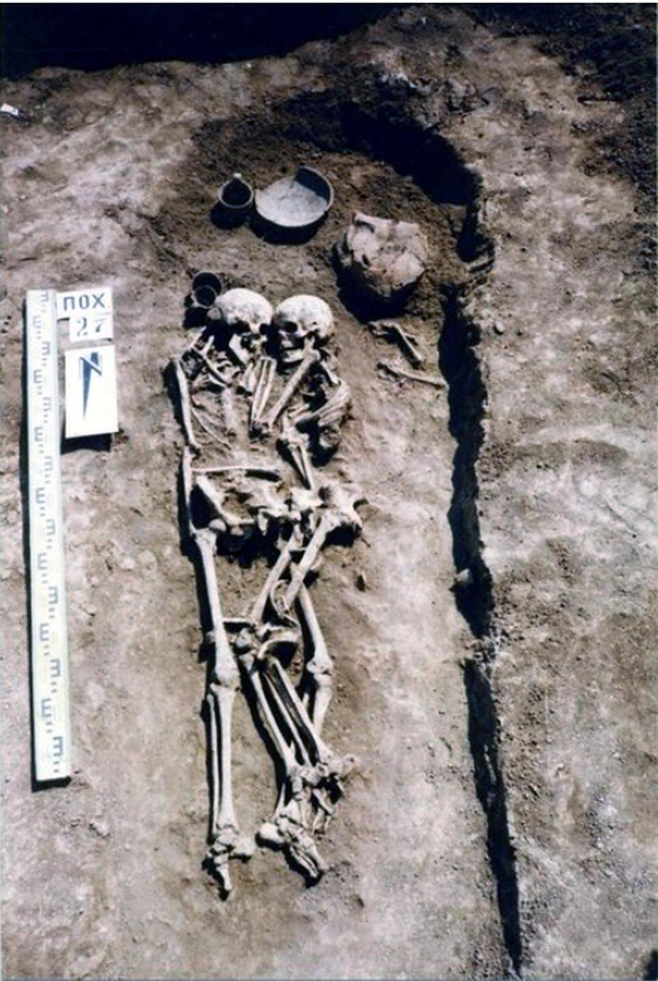 Ukraine burial couple