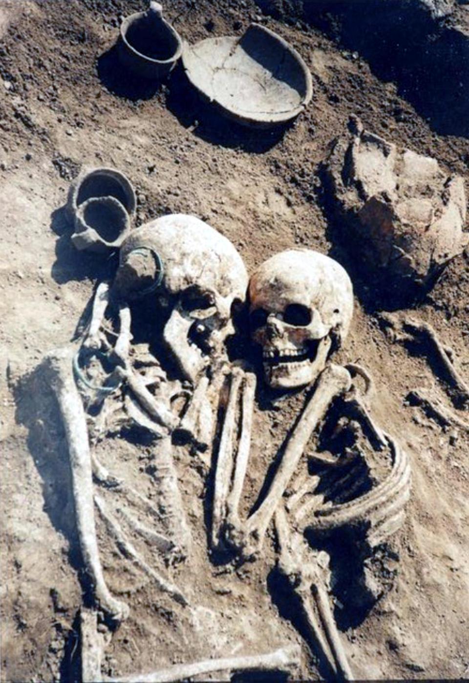 Ukraine burial couple