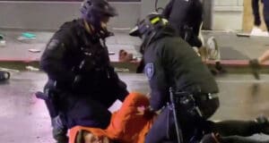 Seattle cop knee video