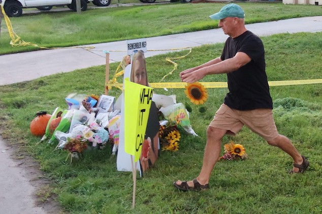 Brian Laundrie dad rips down protest sign