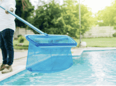 Swimming pool cleaning service
