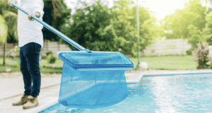 Swimming pool cleaning service
