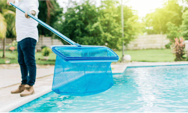 Swimming pool cleaning service