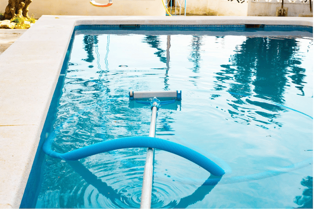 Swimming pool cleaning service