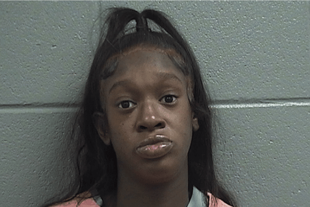 Keshia Golden Chicago pregnant woman stabs boyfriend dead