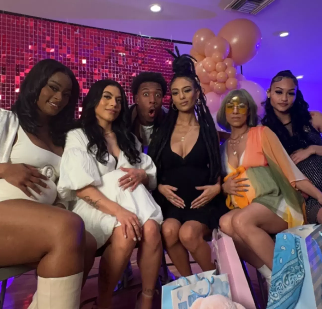 Brooklyn musician gets 5 women pregnant at the same time. 