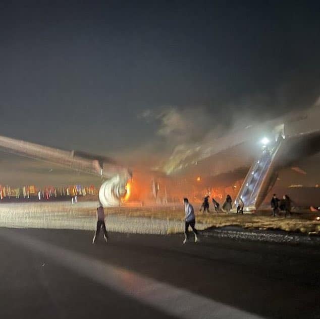 Japan Airlines crash: Flight #516 collides into coast guard plane at Haneda Airport