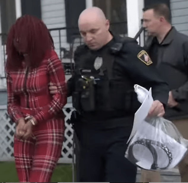Lataya Powell Wilkes-Barre, Pennsylvania teen stabs mom to death