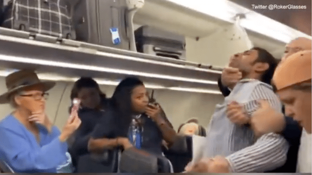 American Airlines passenger yelling anti semitic slur and threatening passengers thrown off flight