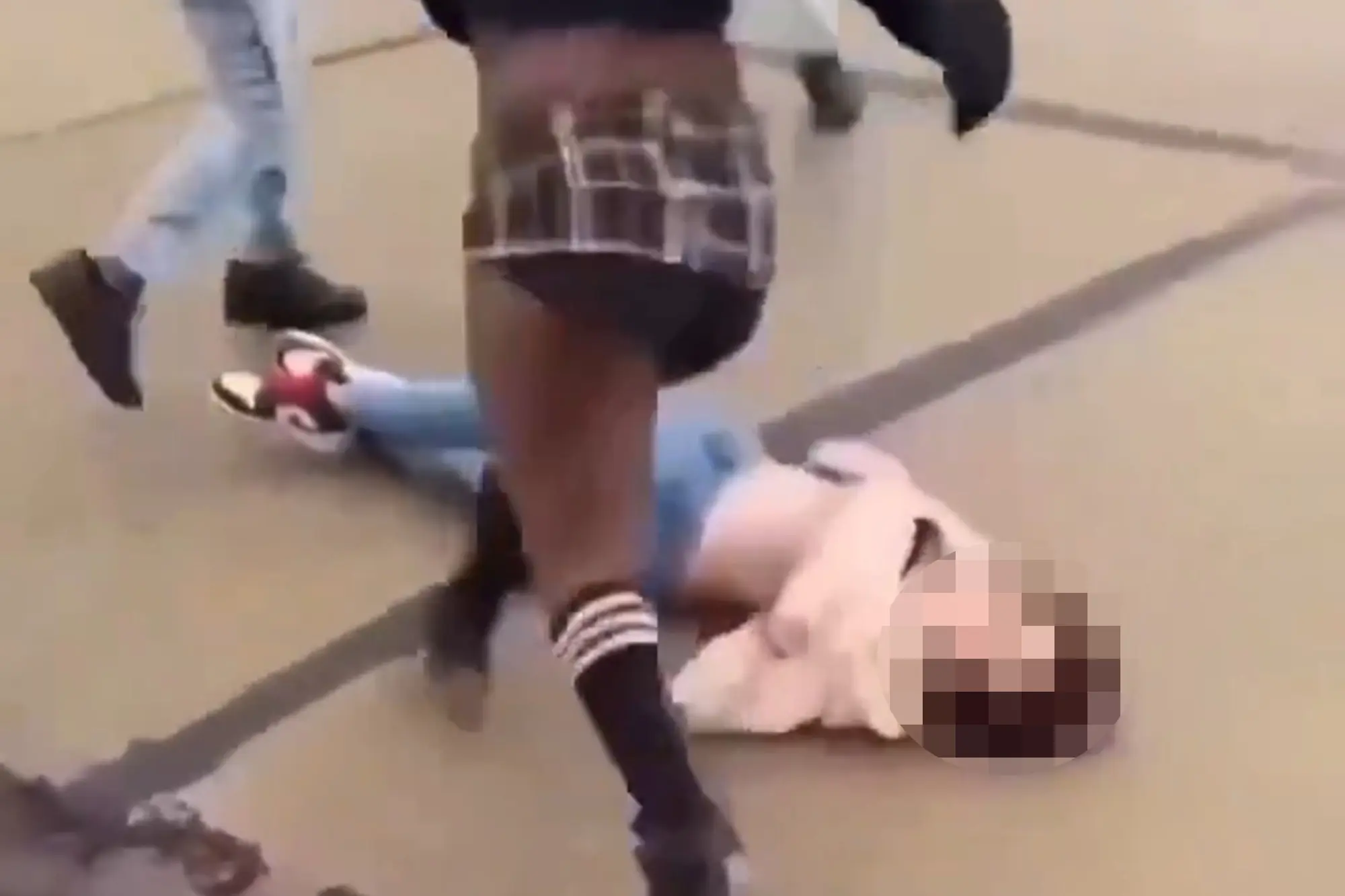 Maurnice DeClue Hazelwood East High School student beats up Kailee
