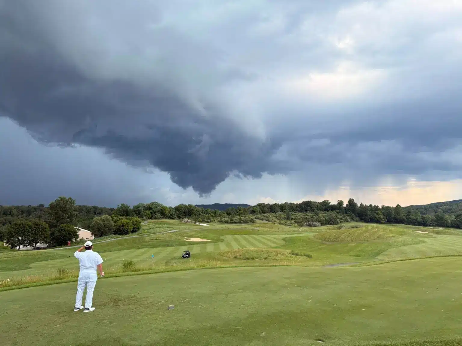 Simon John Mariani dies from lightning strike while playing golf at N.J club. 
