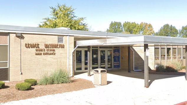 Aurora, Illinois middle school teacher arrested having sex with student victim.