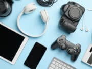 Clever ways to pass travel disruptions & keep you entertained